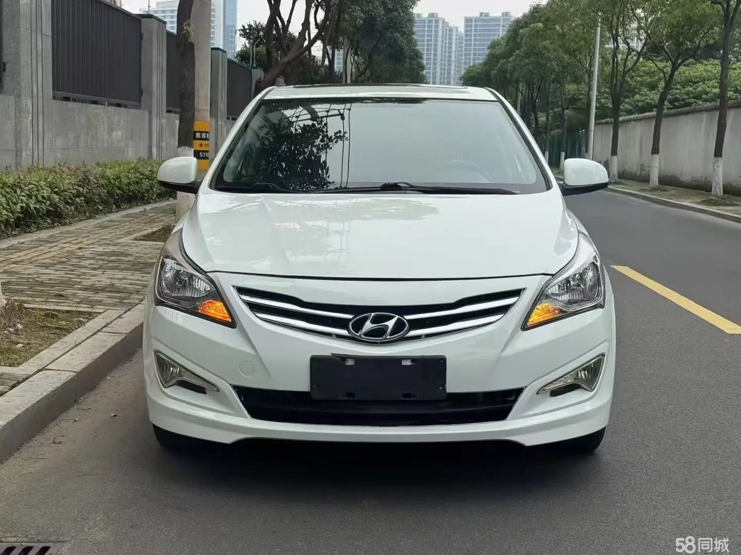Hyundai Reina Hatchback 2014 car image #3
