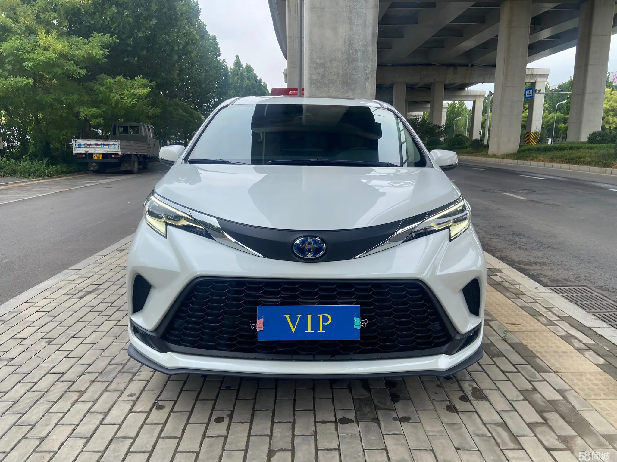 Toyota Granvia 2023 immagine di auto #3