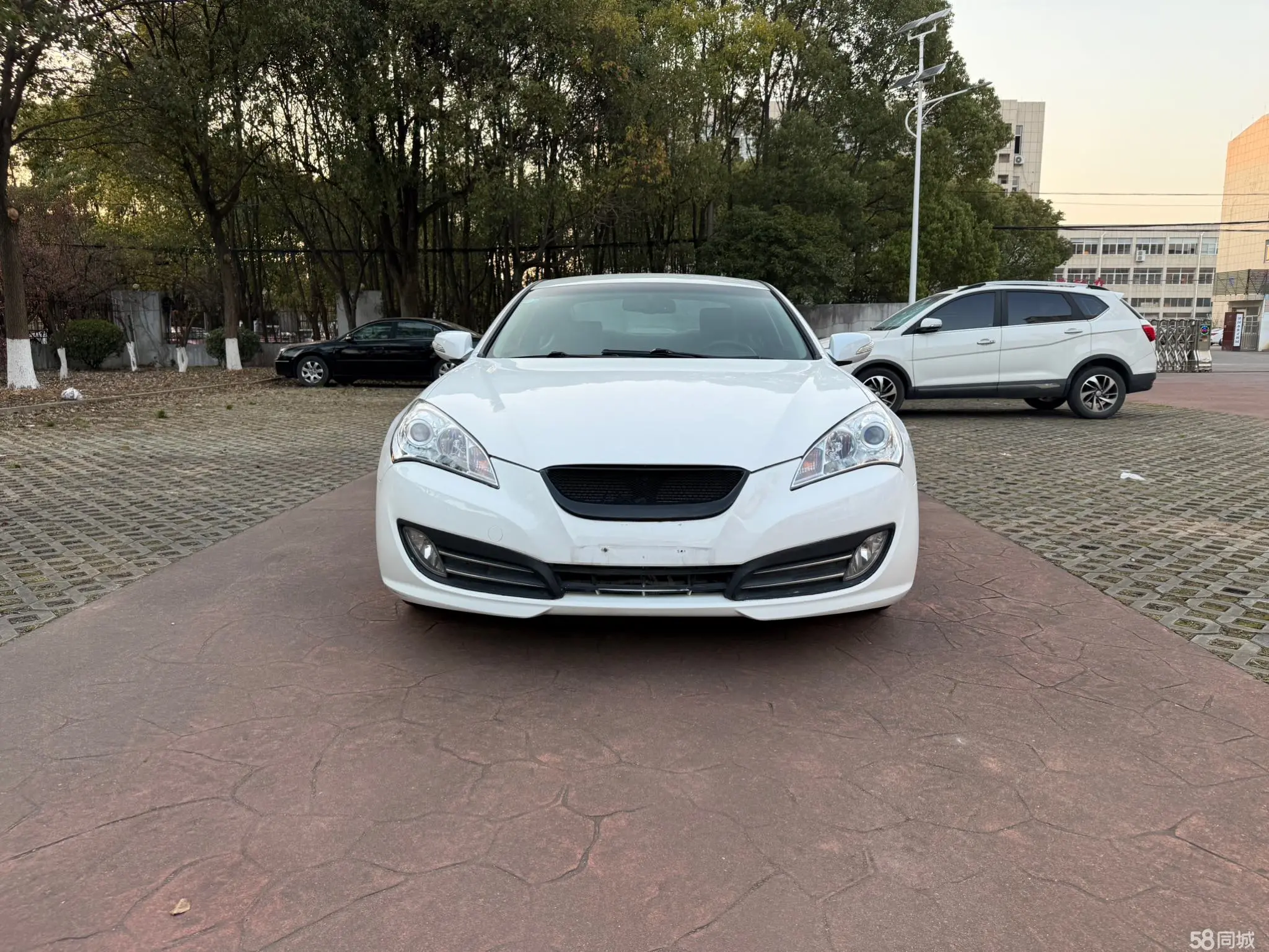 Hyundai Rohens-Coupe 2011 #3 Hyundai Rohens-Coupe 2011 car image #3