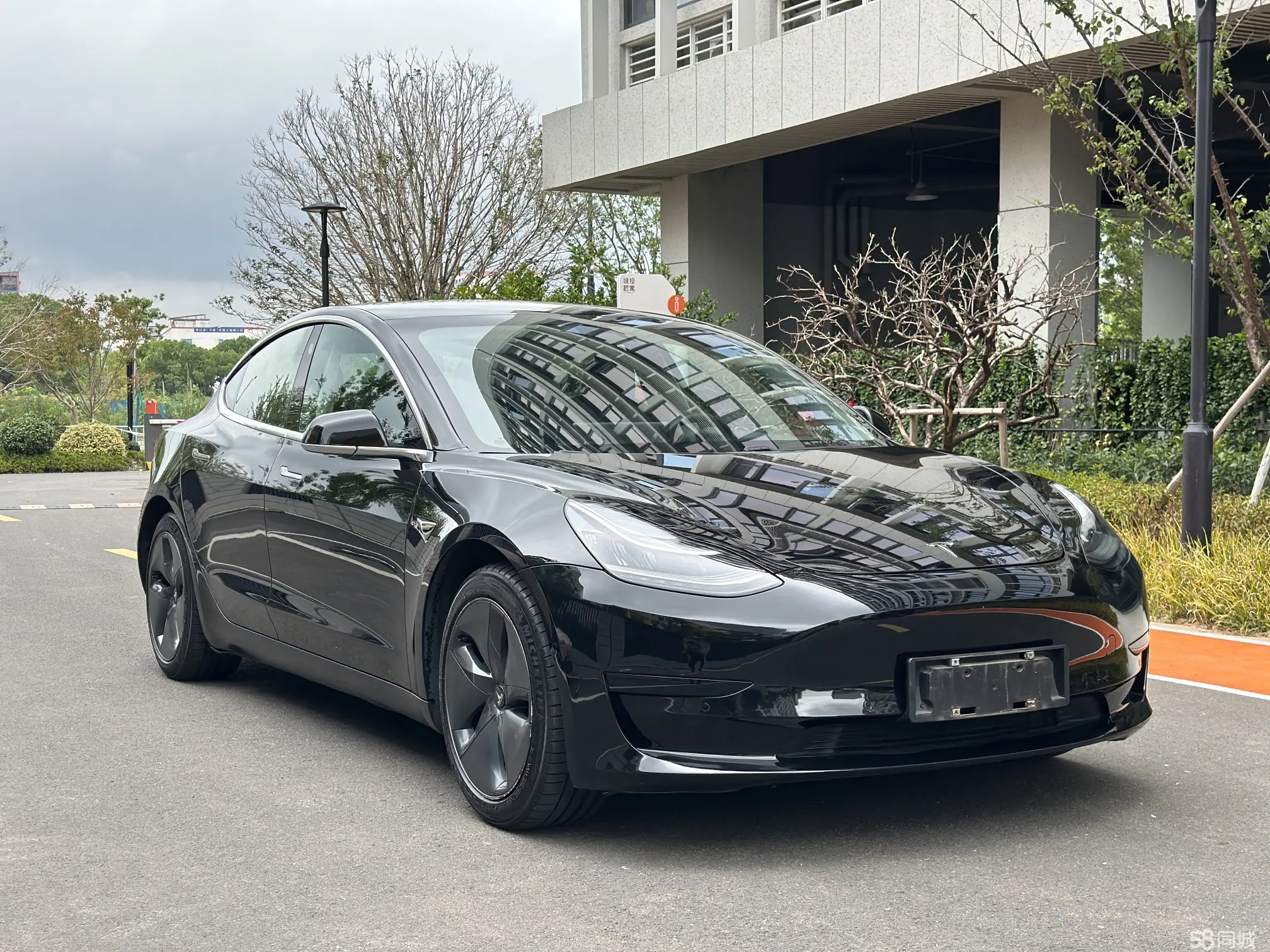 Tesla Model 3 2020 car image #3