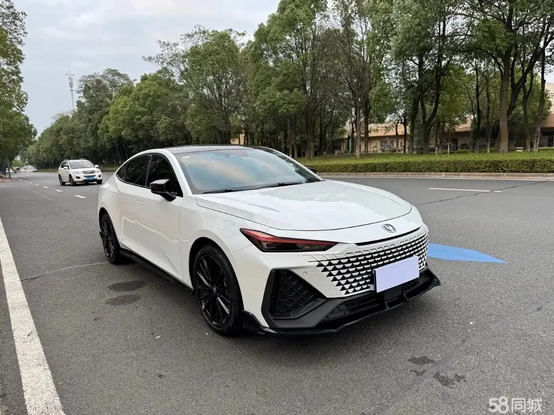 Changan UNI-V 2023 صورة سيارة #3