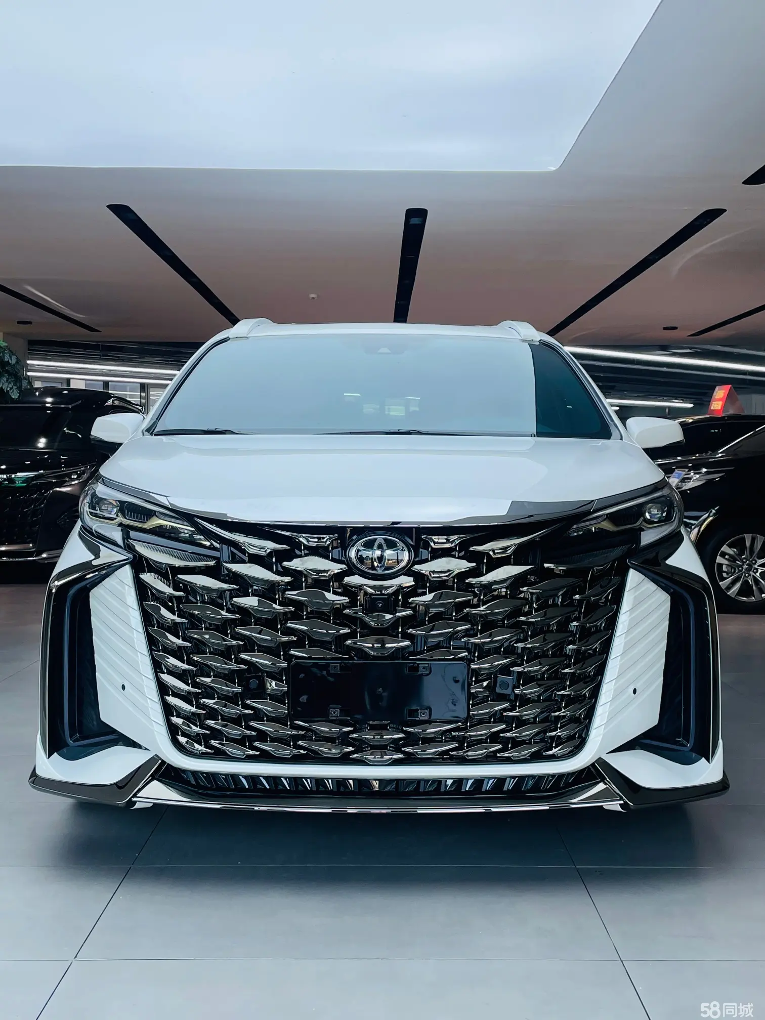 Toyota Granvia 2025 immagine di auto #3