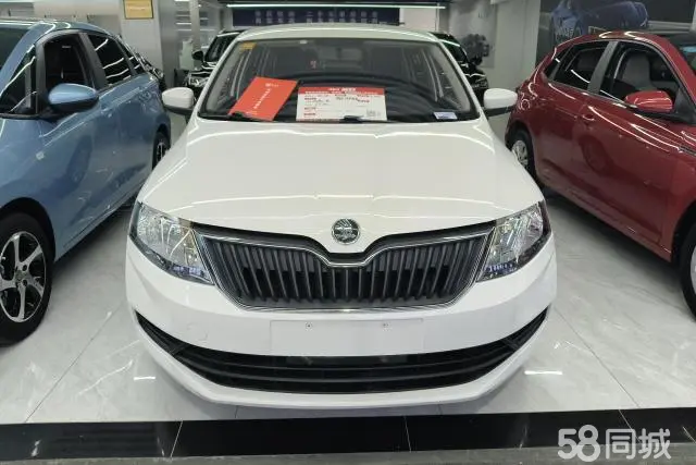Skoda Rapid Spaceback 2018 car image #3