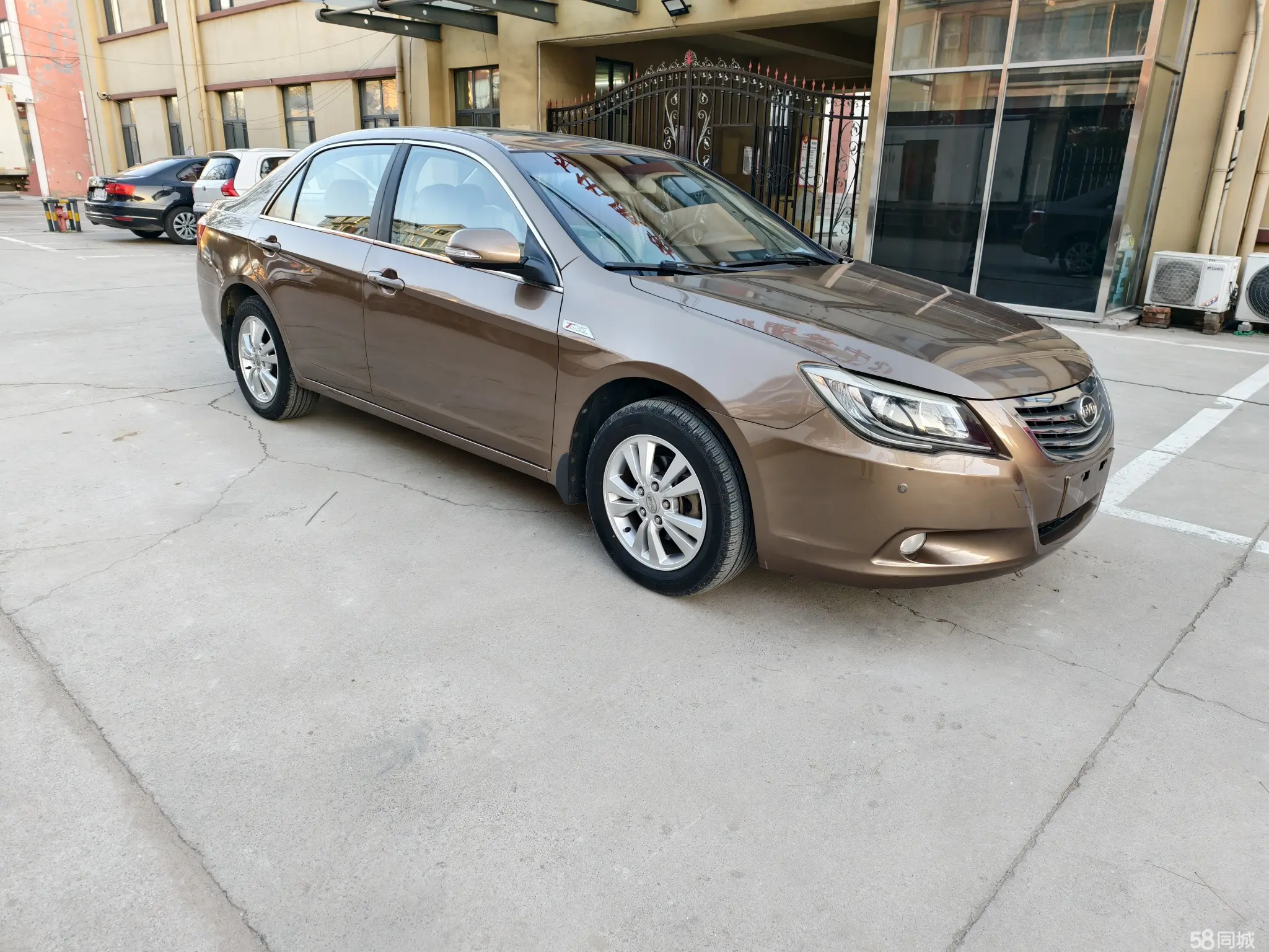 BYD G6 2012 #3 BYD G6 2012 car image #3