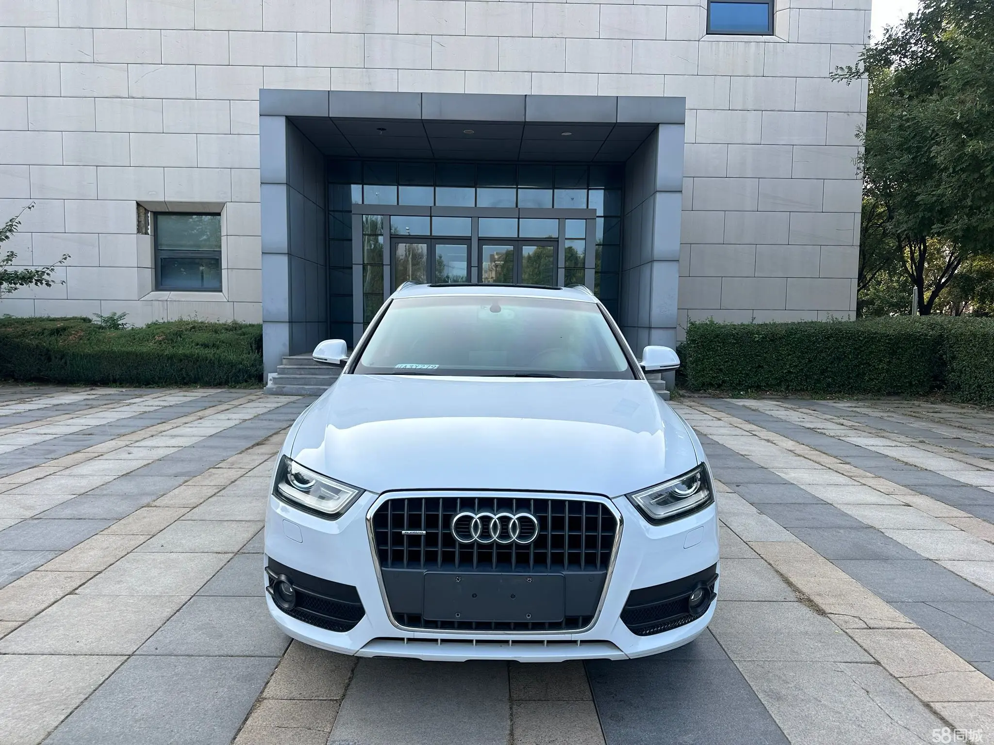 Audi Q3 2015 car image #3