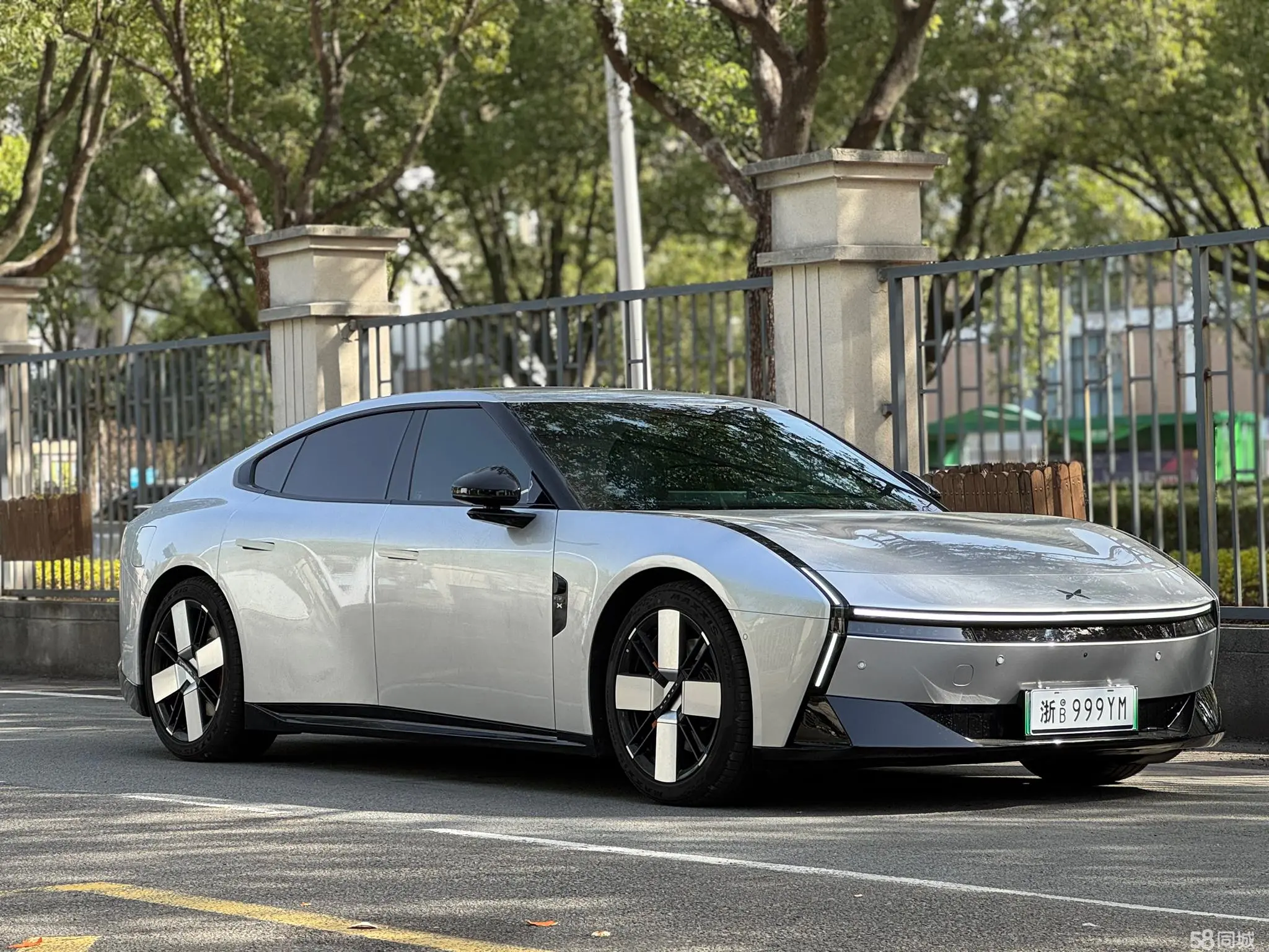 小鹏 小鹏P7 2025 汽车图片 #3