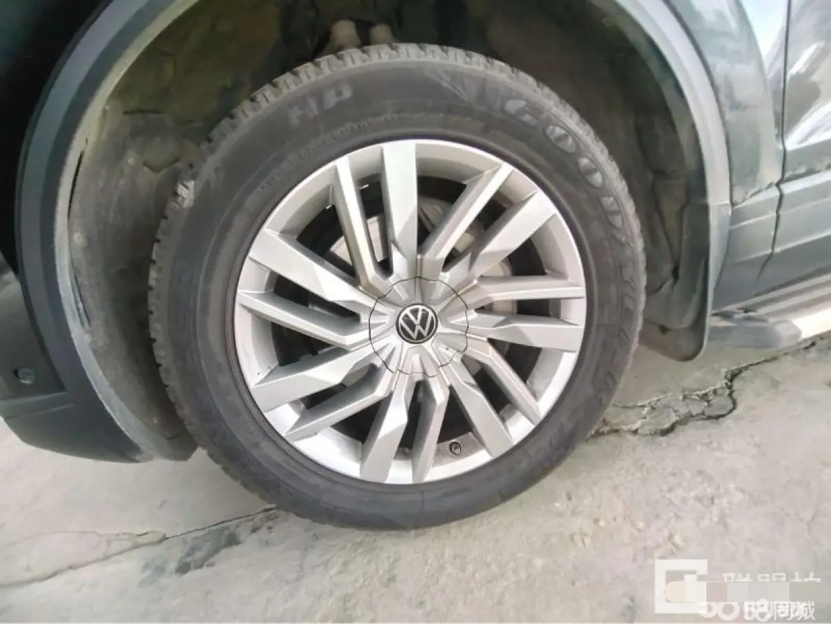 Volkswagen Touareg 2020 car image #3