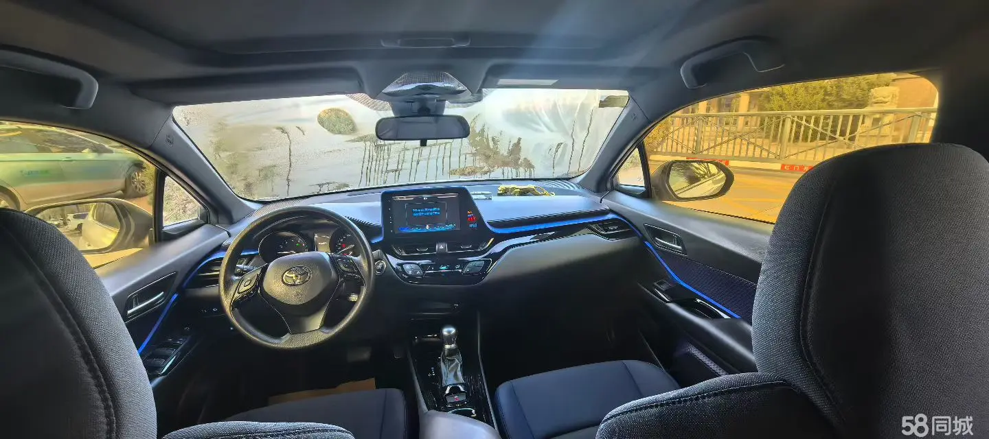 Toyota C-HR 2019 immagine di auto #3