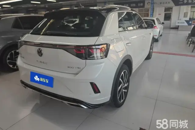 Volkswagen T-Roc 2023 car image #3
