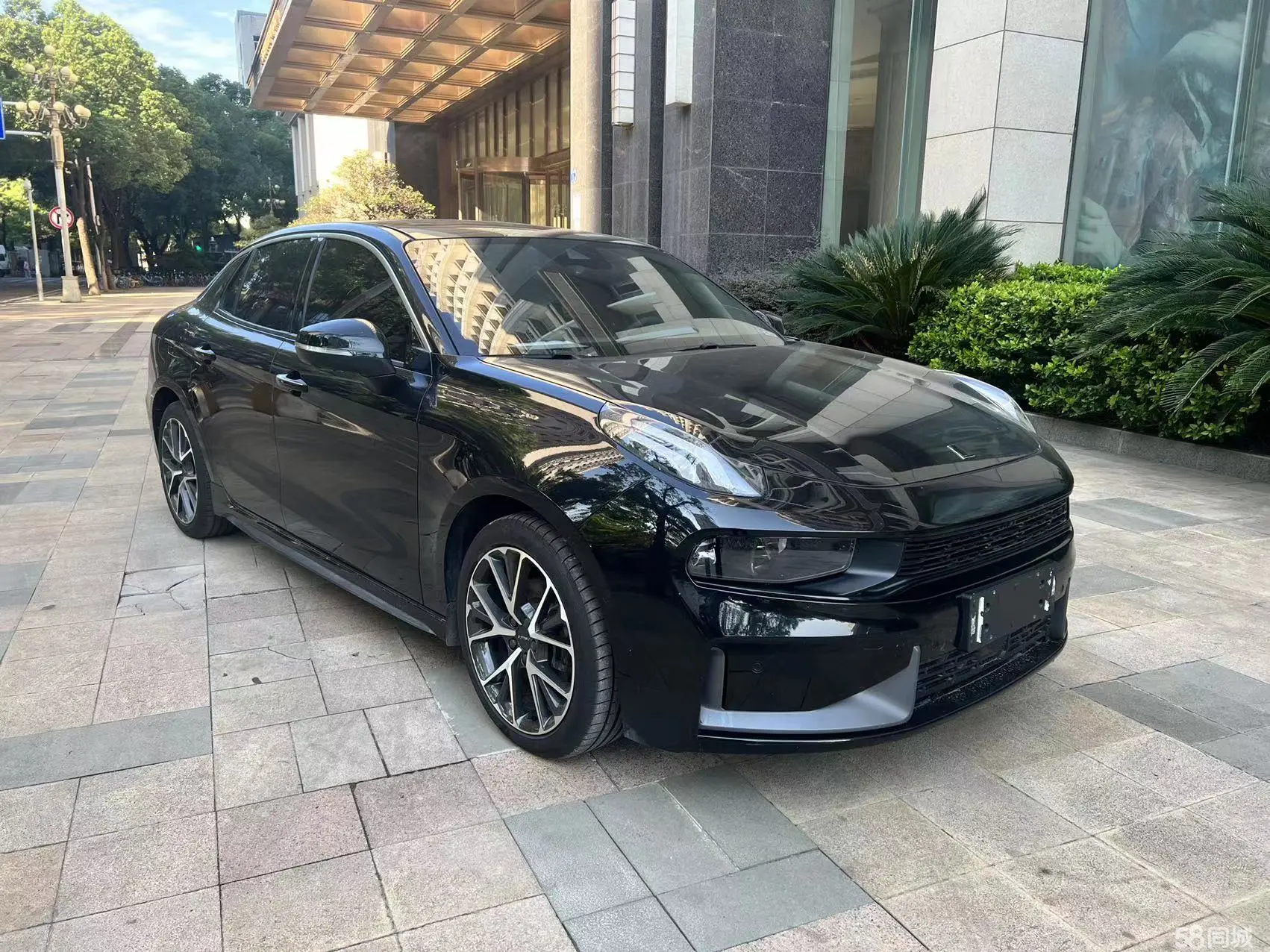 Lynk & Co 03 2019 car image #3