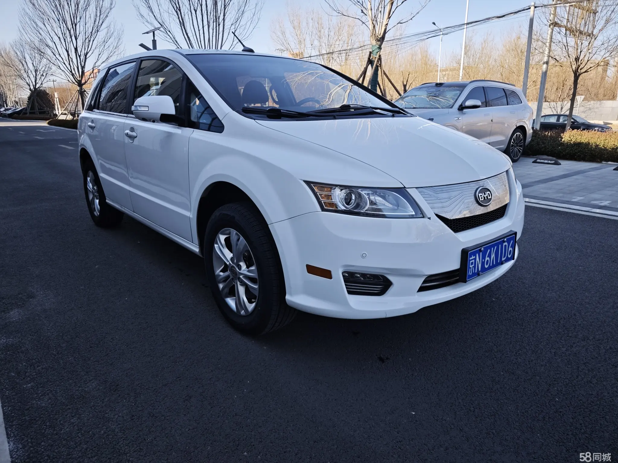 BYD e6 2016 #3 BYD e6 2016 car image #3