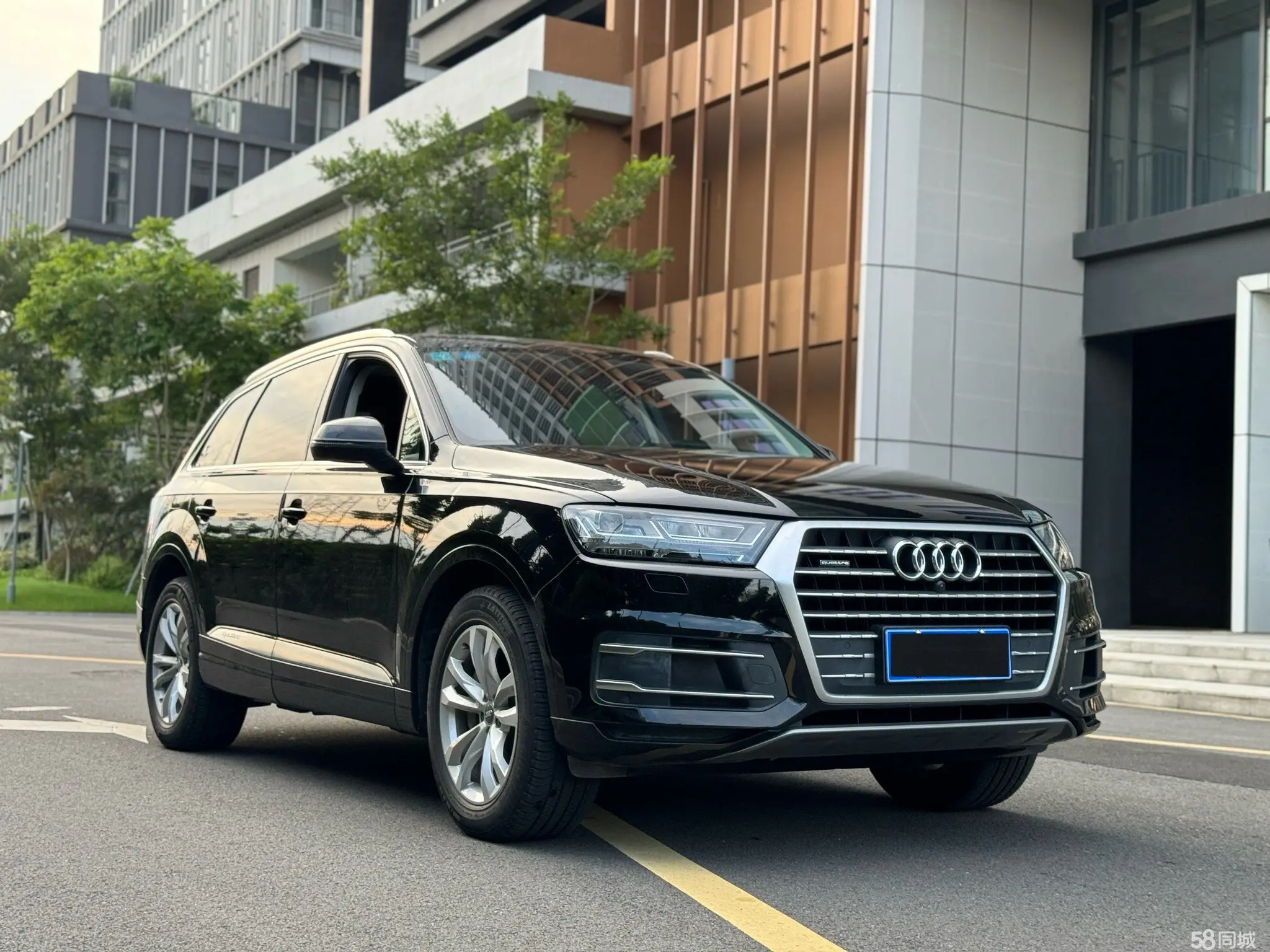 Audi Q7 2018 car image #3