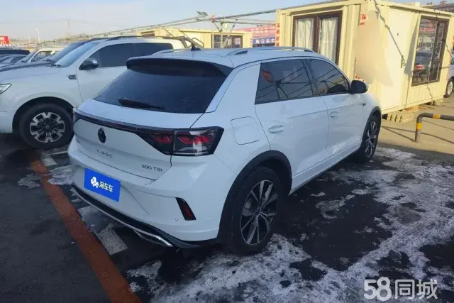 Volkswagen T-Roc 2024 car image #3