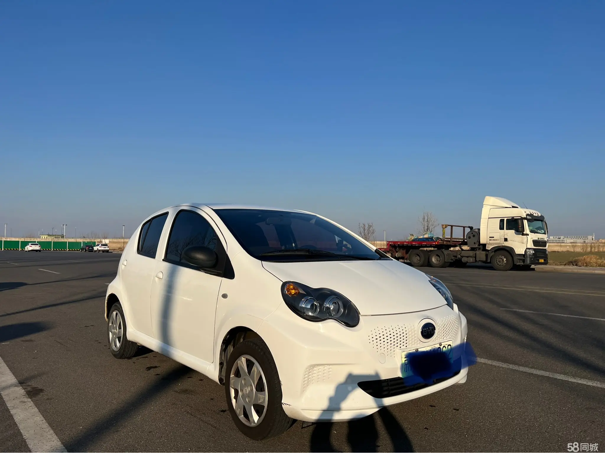 BYD e1 2019 #3 BYD e1 2019 car image #3