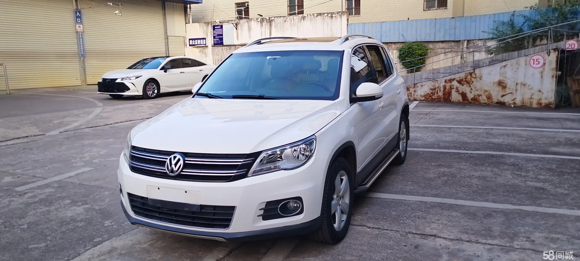 Volkswagen Tiguan 2012 car image #3