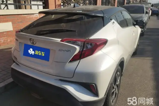 Toyota C-HR 2019 immagine di auto #3