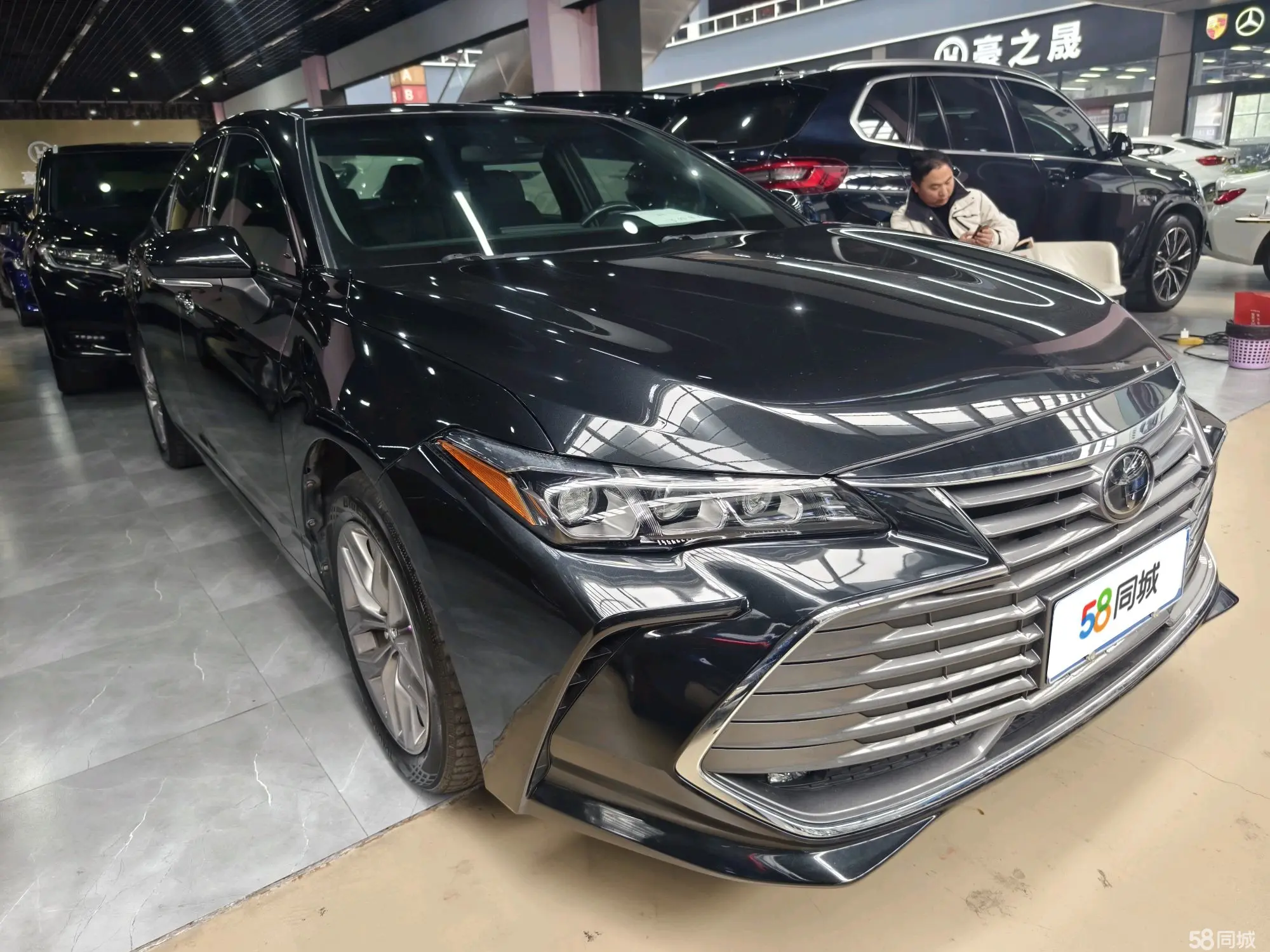 Toyota Avalon 2020 car image #3