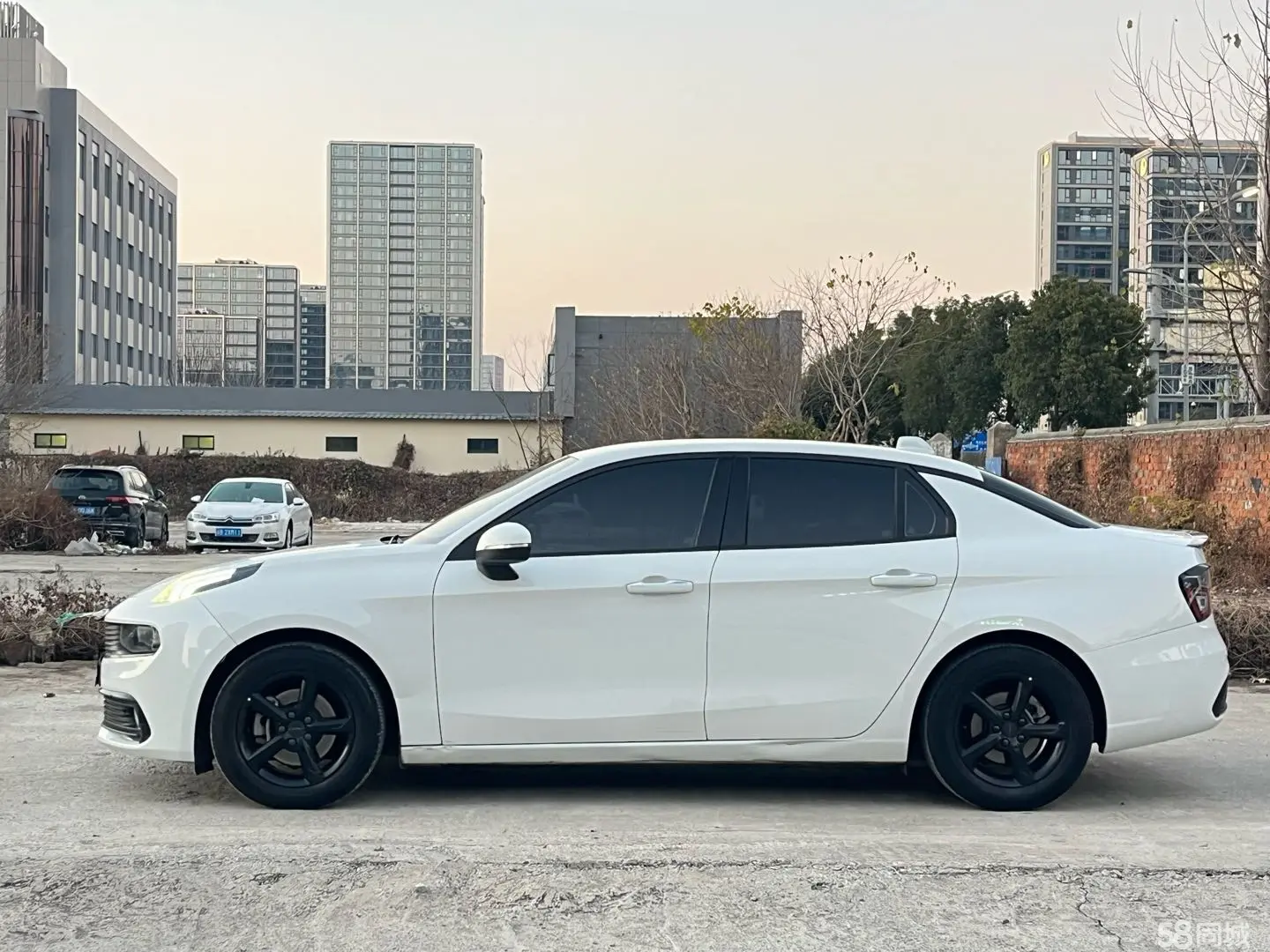 Lynk & Co 03 2018 car image #3