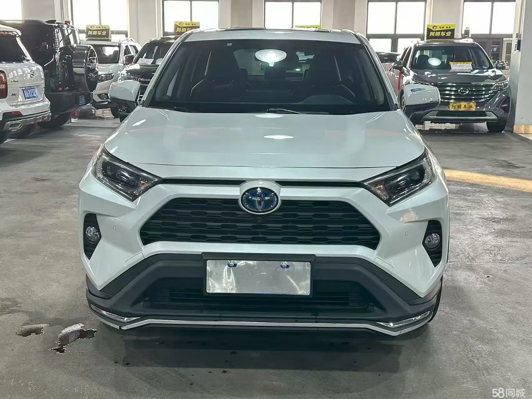 Toyota RAV4 2022 immagine di auto #3
