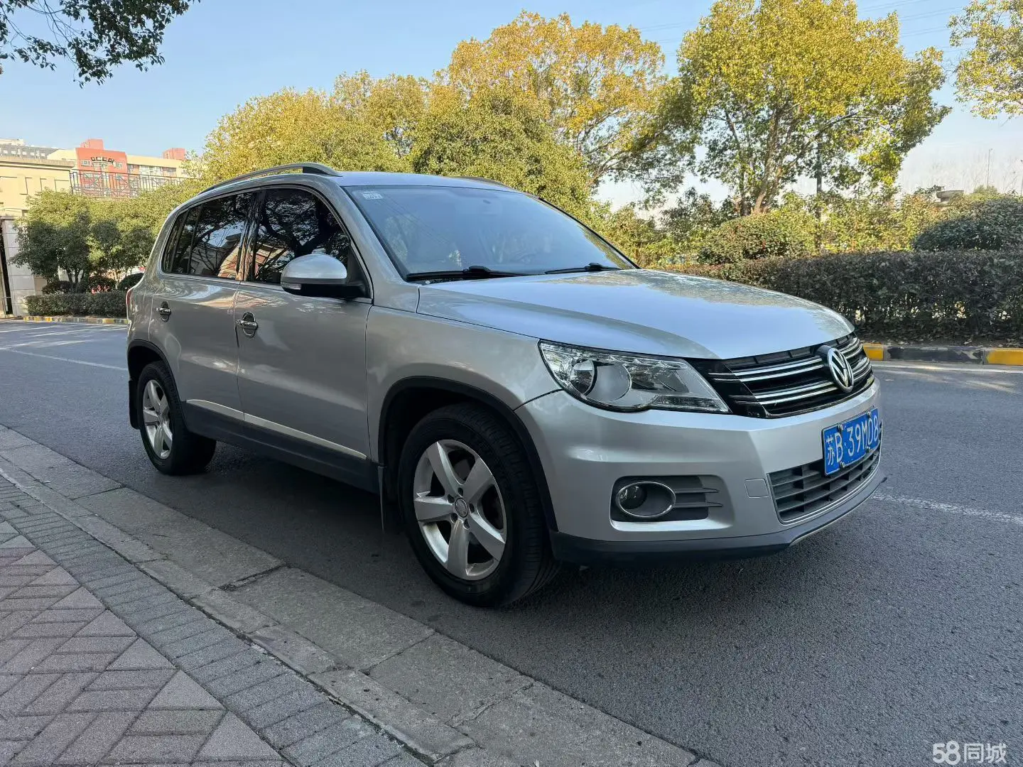 Volkswagen Tiguan 2010 car image #3