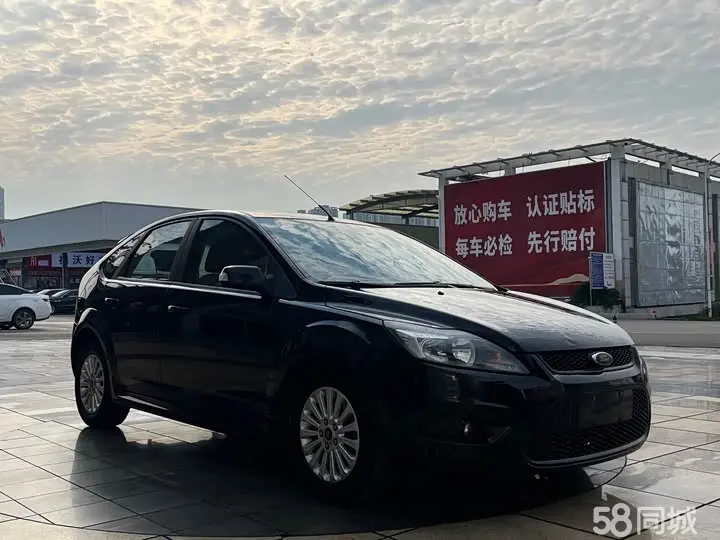 Ford Focus 2010 car image #3