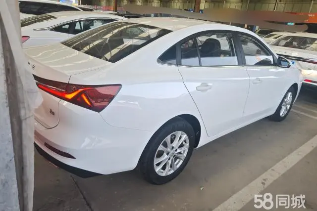 Roewe i5 2025 #3 Roewe i5 2025 car image #3