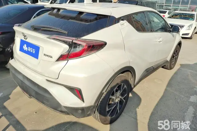 Toyota C-HR 2018 immagine di auto #3
