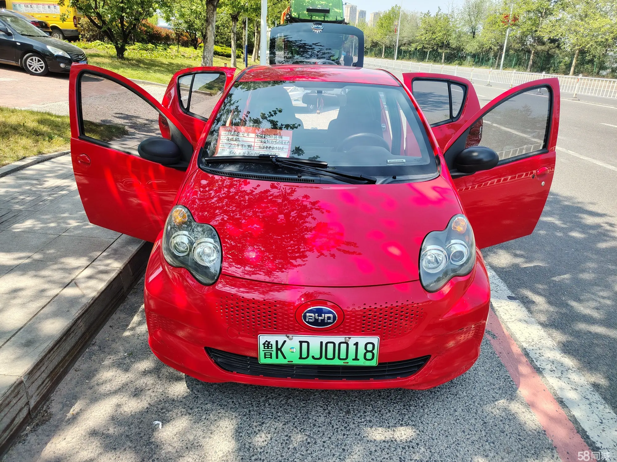 BYD e1 2019 #3 BYD e1 2019 car image #3