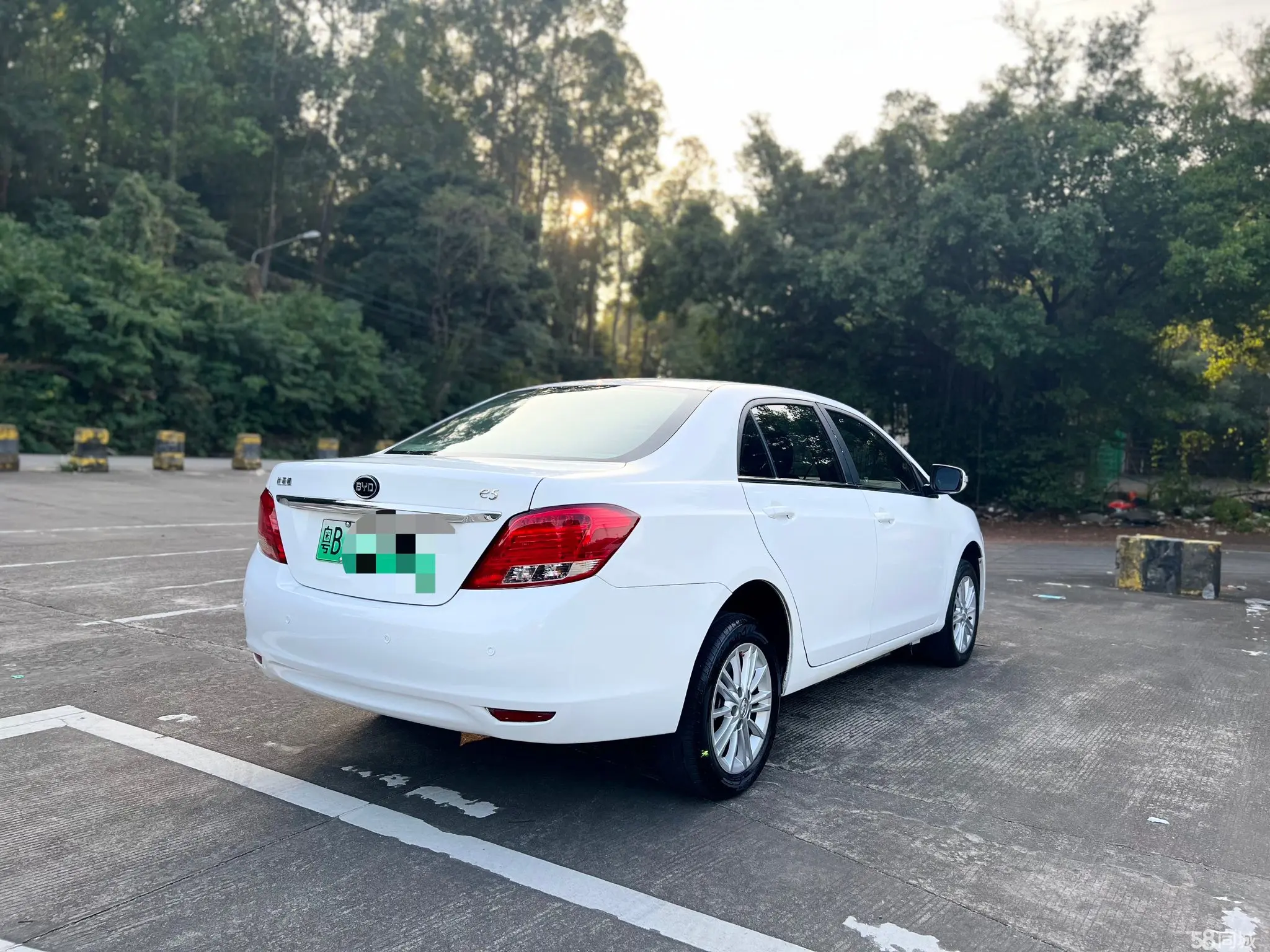 BYD e5 2018 car image #3