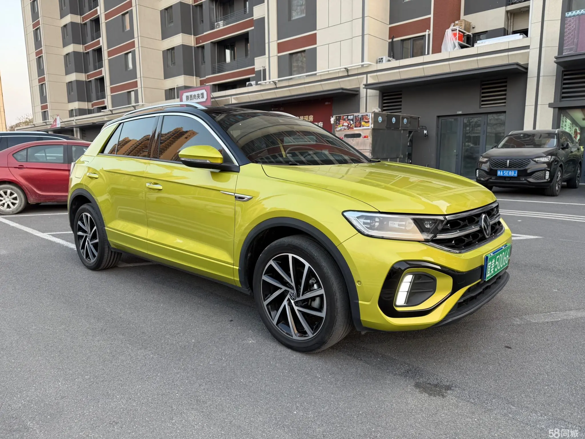 Volkswagen T-Roc 2023 car image #3