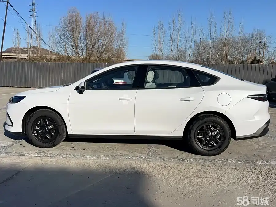 BYD Seal 05 DM-i 2025 car image #3