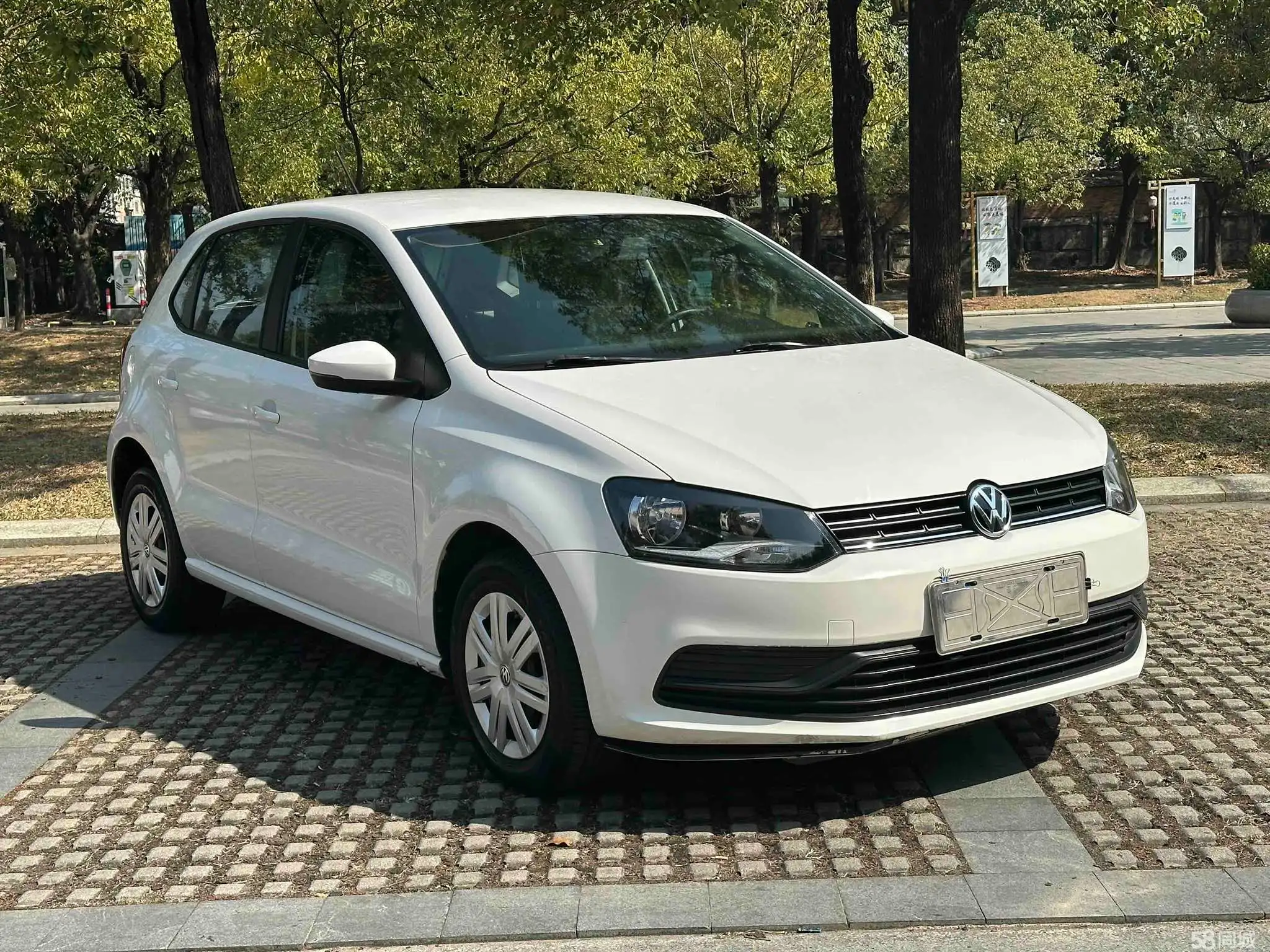 Volkswagen Polo 2017 car image #3