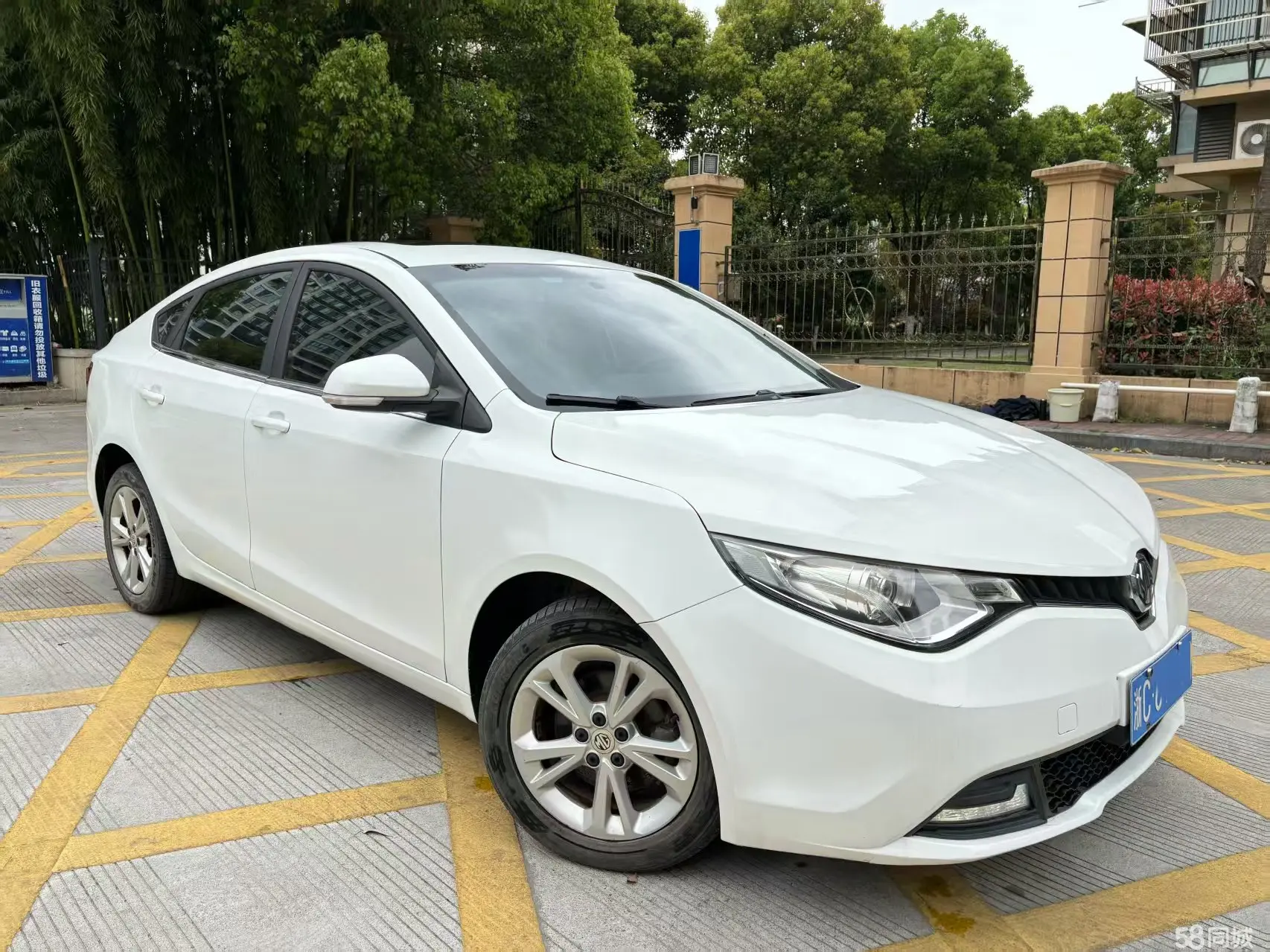 MG GT 2017 car image #3