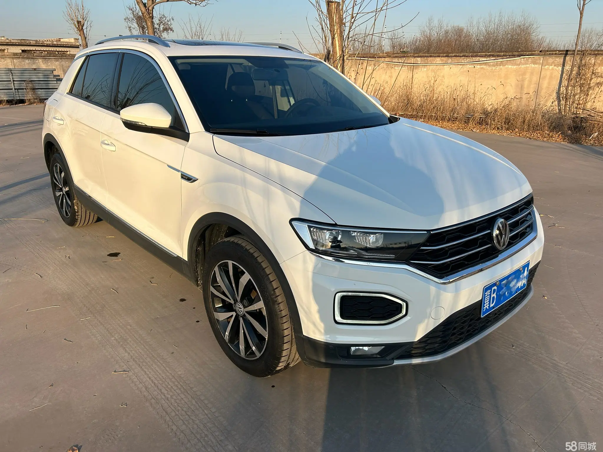 Volkswagen T-Roc 2018 car image #3