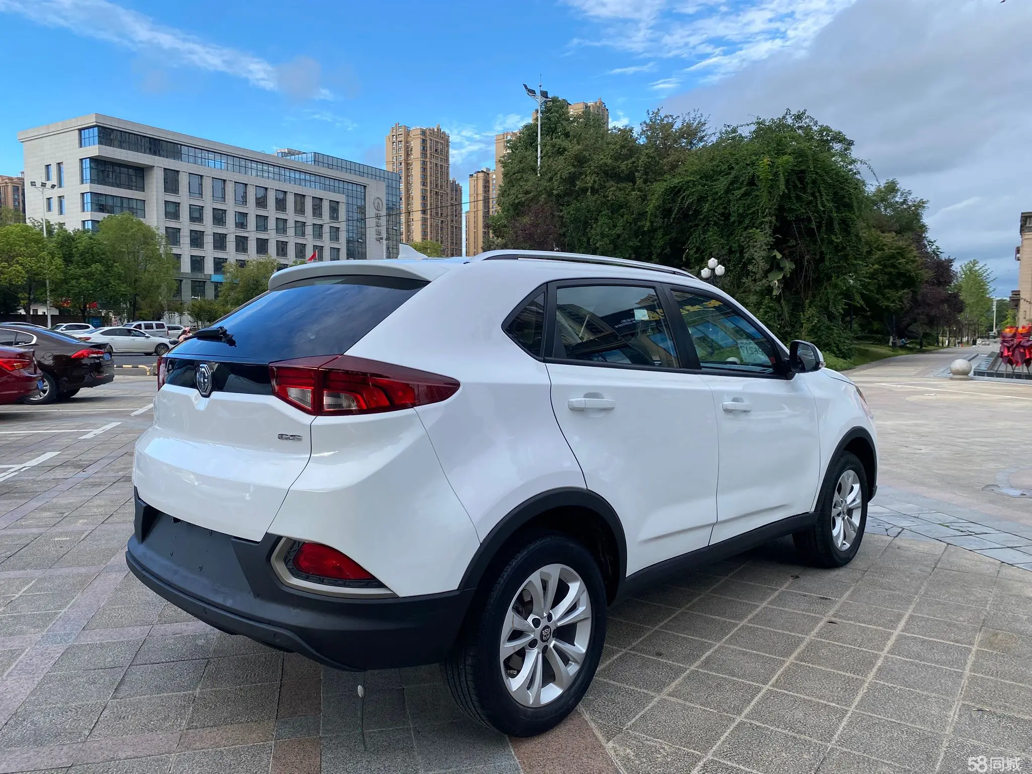 MG GS 2015 car image #3