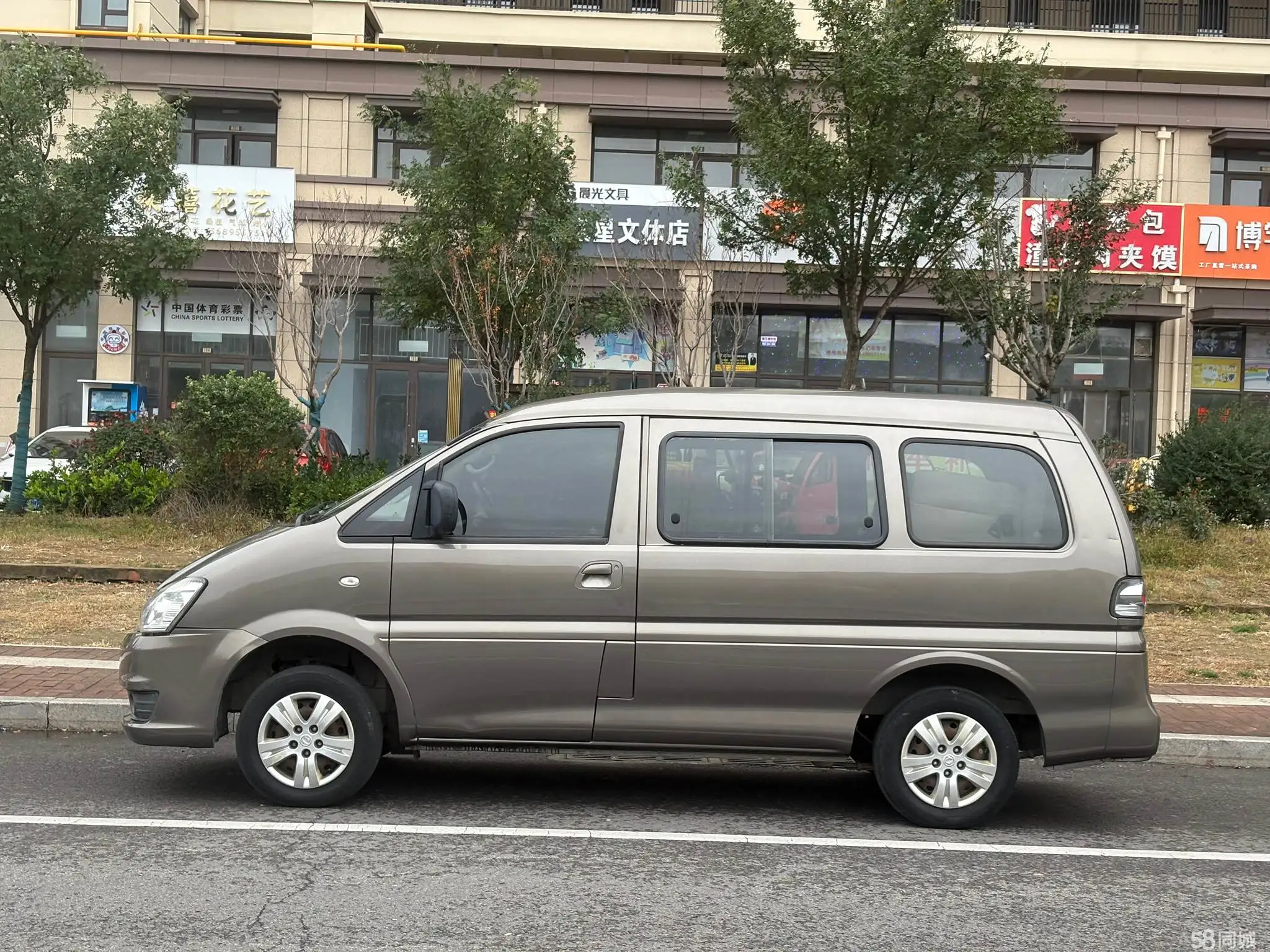 Forthing Lingzhi 2017 car image #3