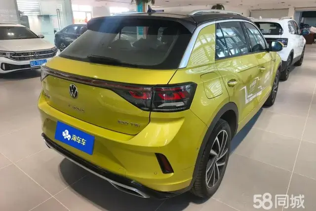 Volkswagen T-Roc 2023 car image #3