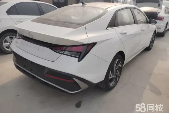Hyundai Elantra 2025 car image #3