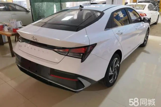 Hyundai Elantra 2025 car image #3
