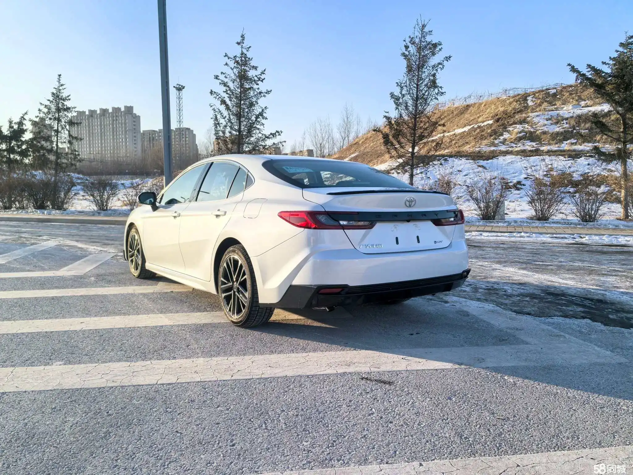 Toyota Camry 2025 immagine di auto #3