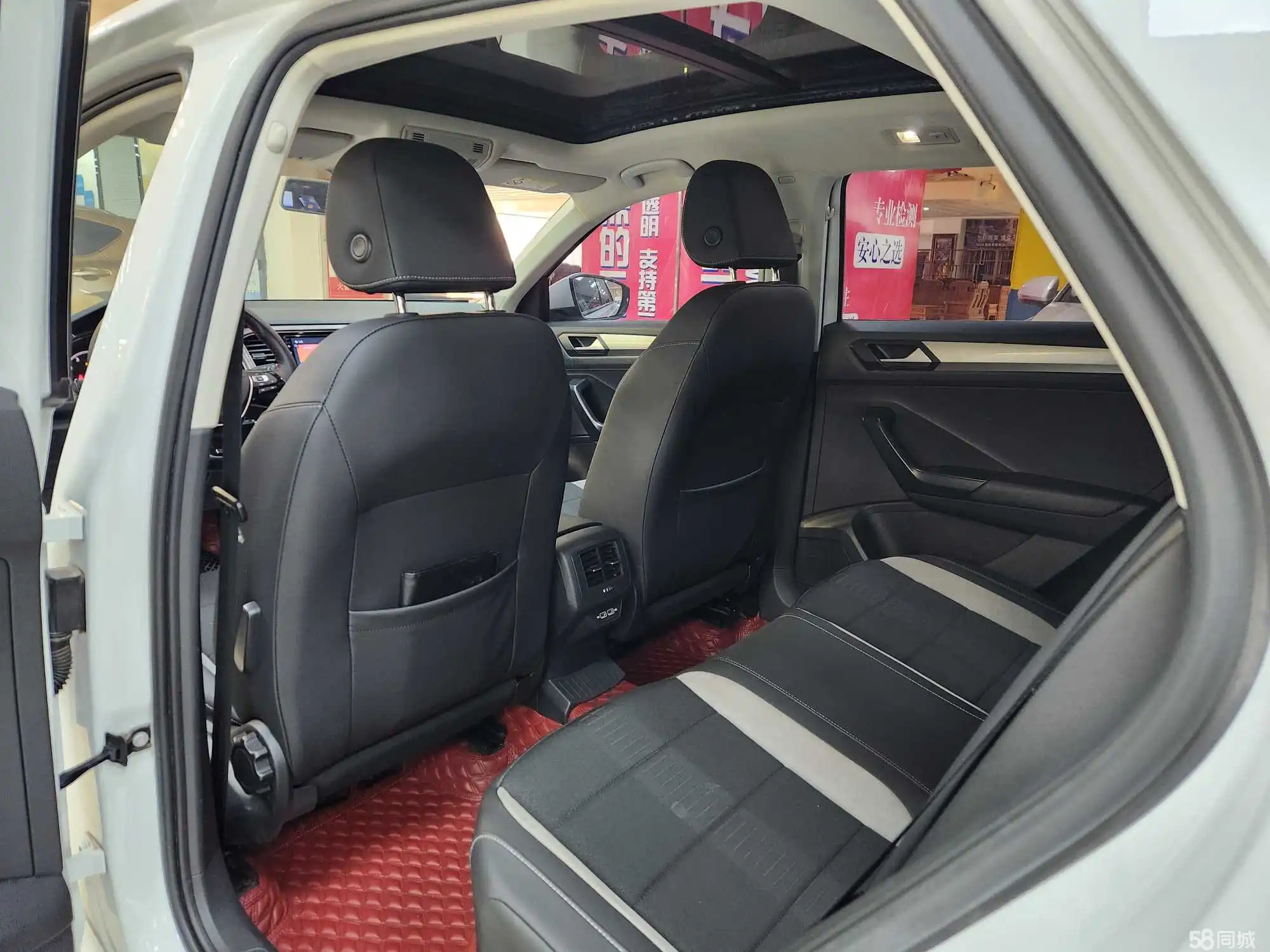 Volkswagen T-Roc 2021 car image #3