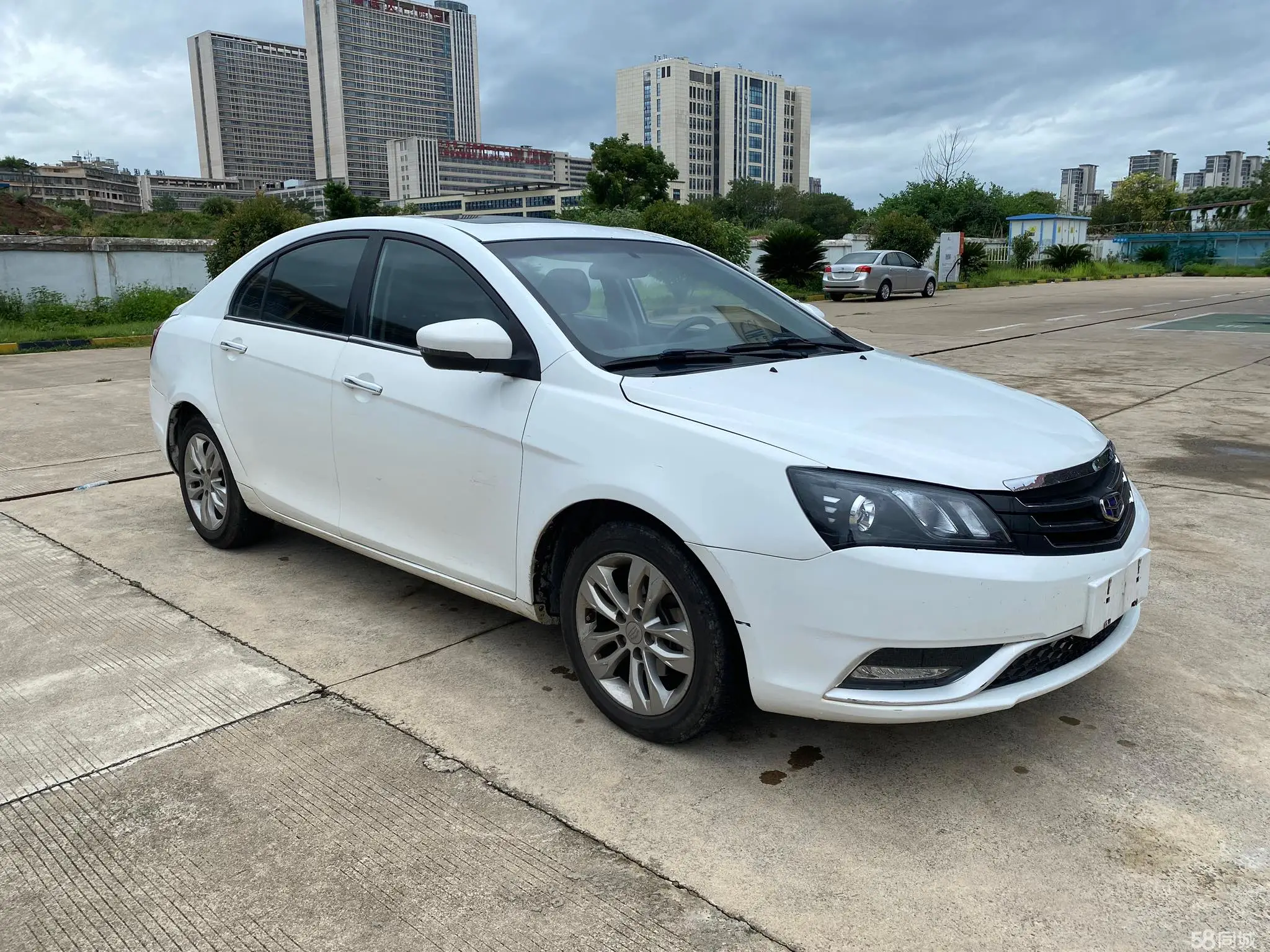 GEELY Emgrand 2016 car image #3