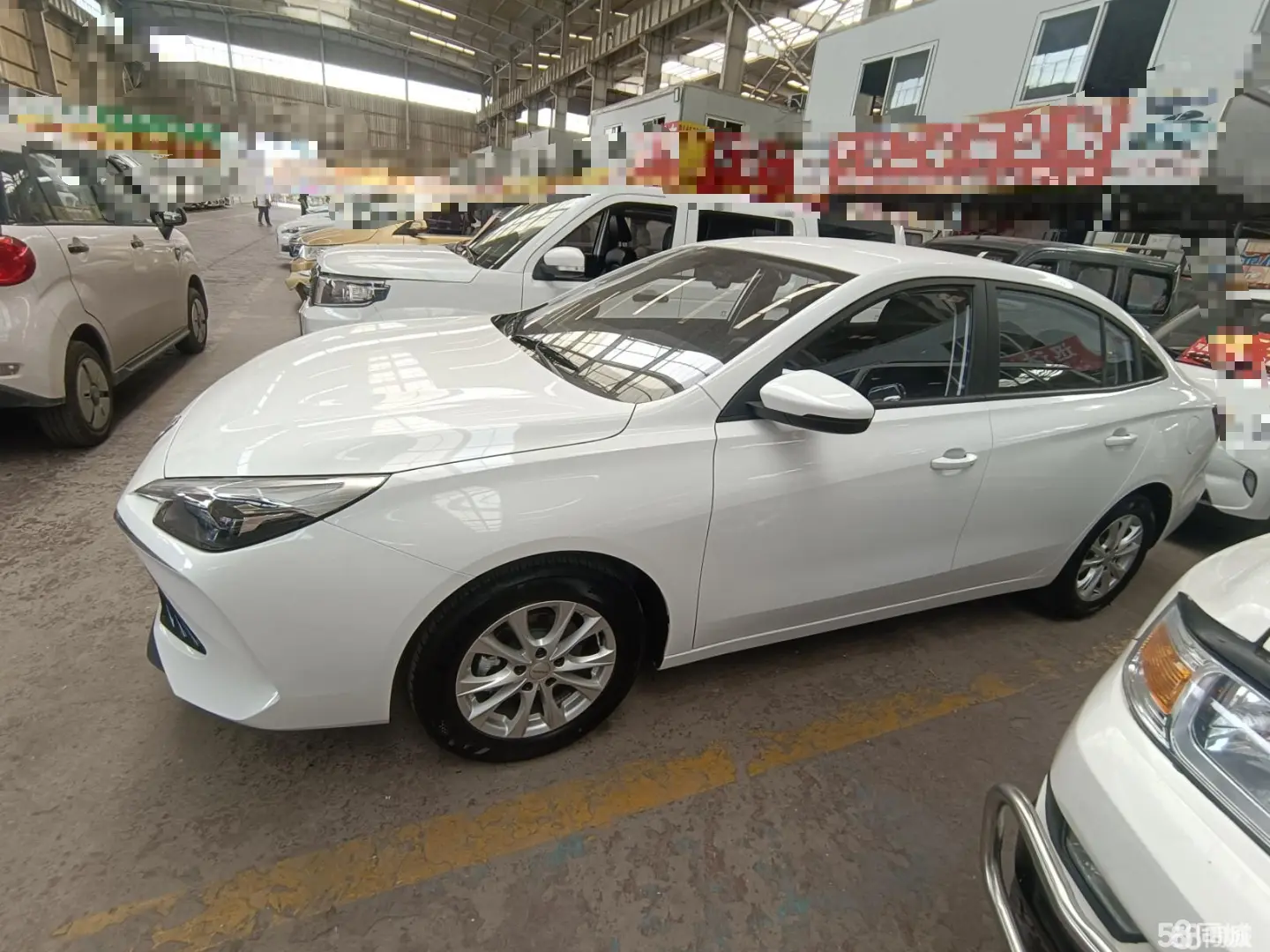 Roewe i5 2025 car image #3