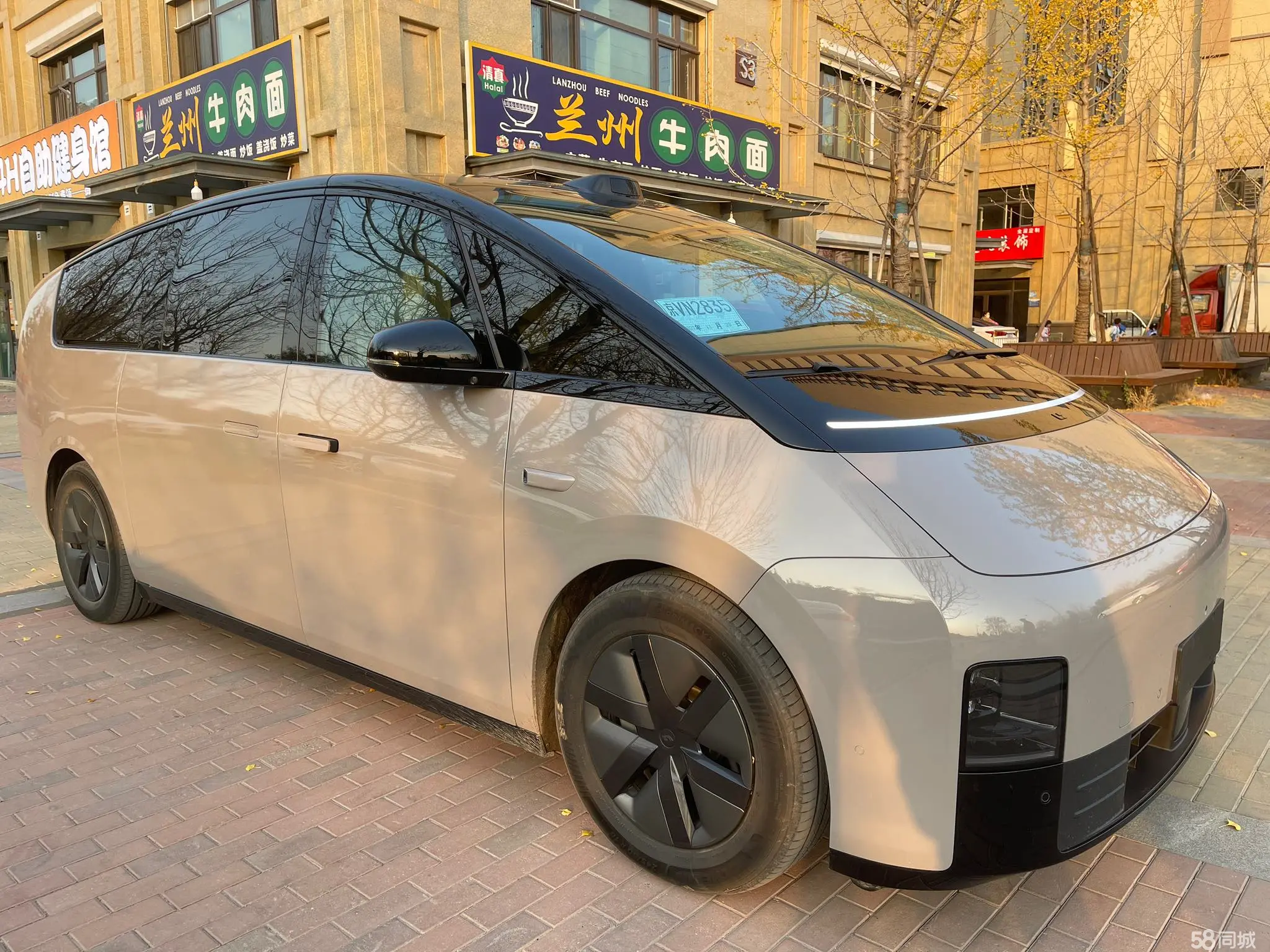 理想汽车 理想MEGA 2024 汽车图片 #3