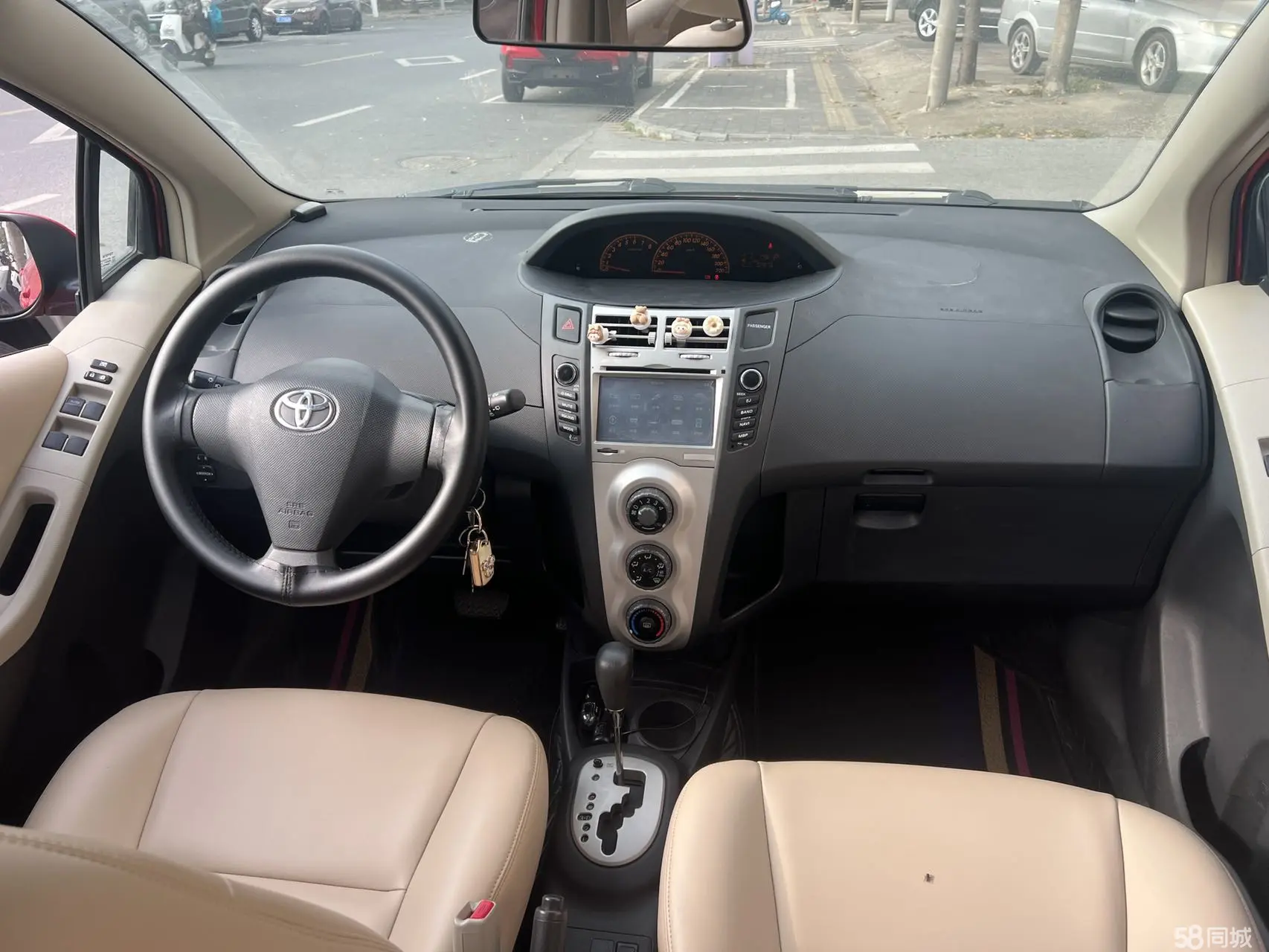 Toyota Yaris 2010 car image #3