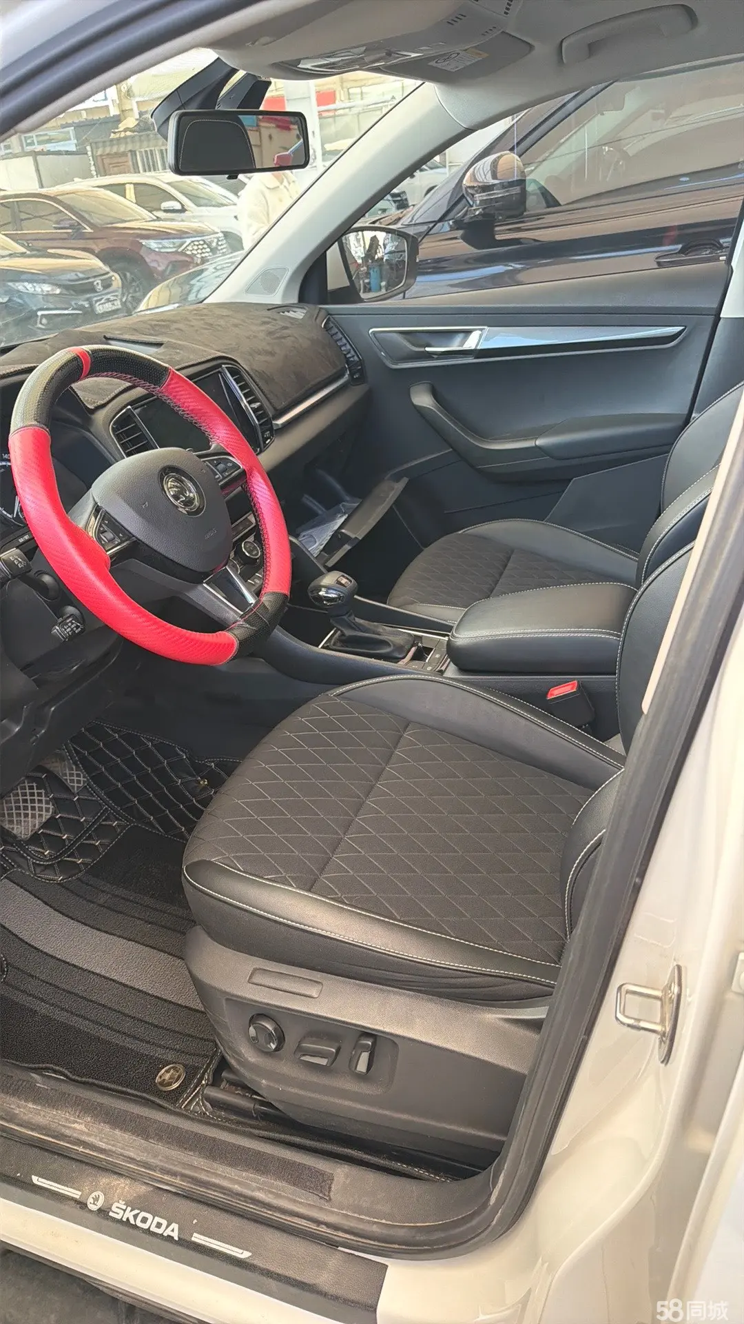 Skoda Karoq 2021 car image #3