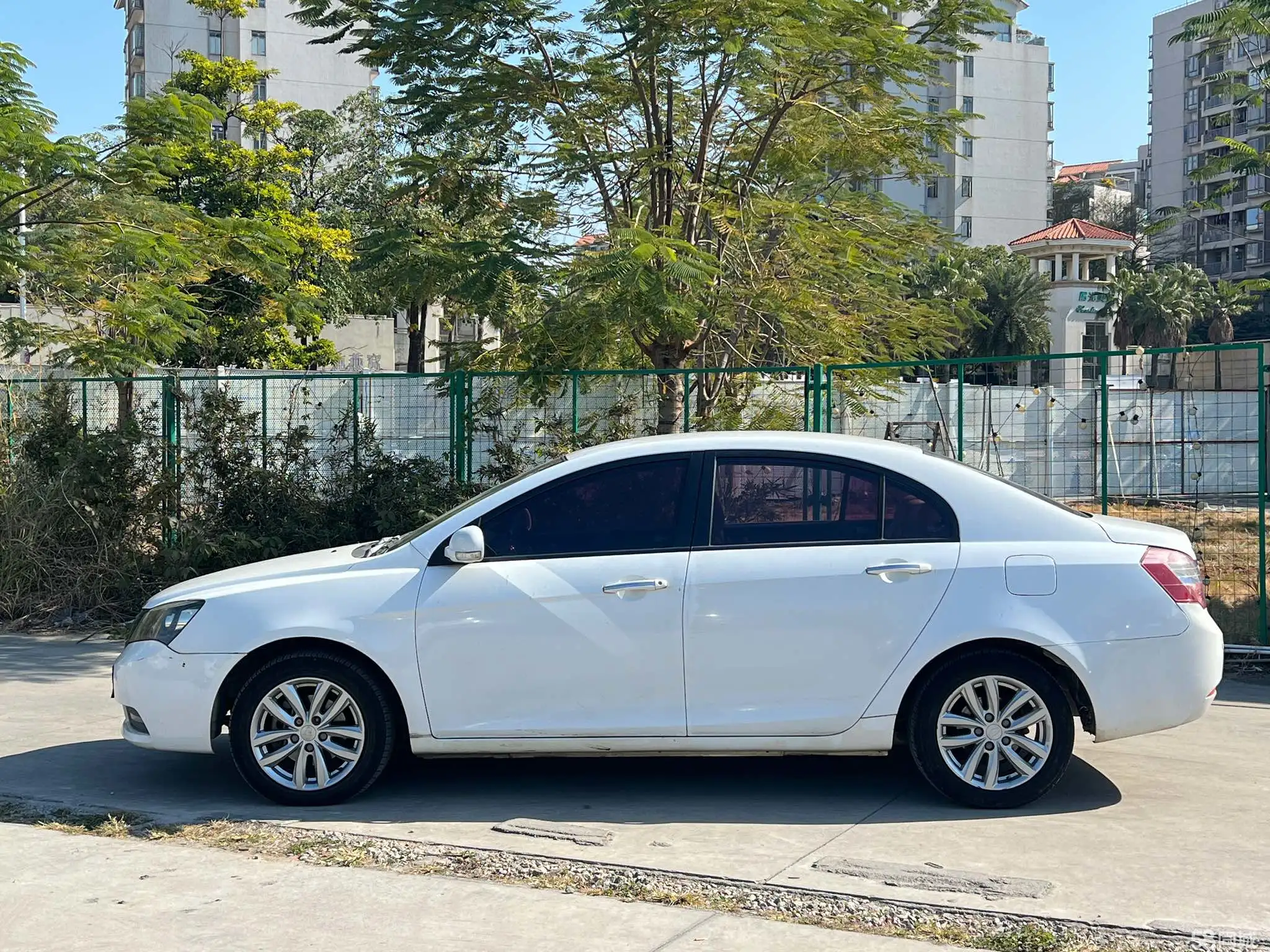 GEELY Emgrand Classic 2014 car image #3