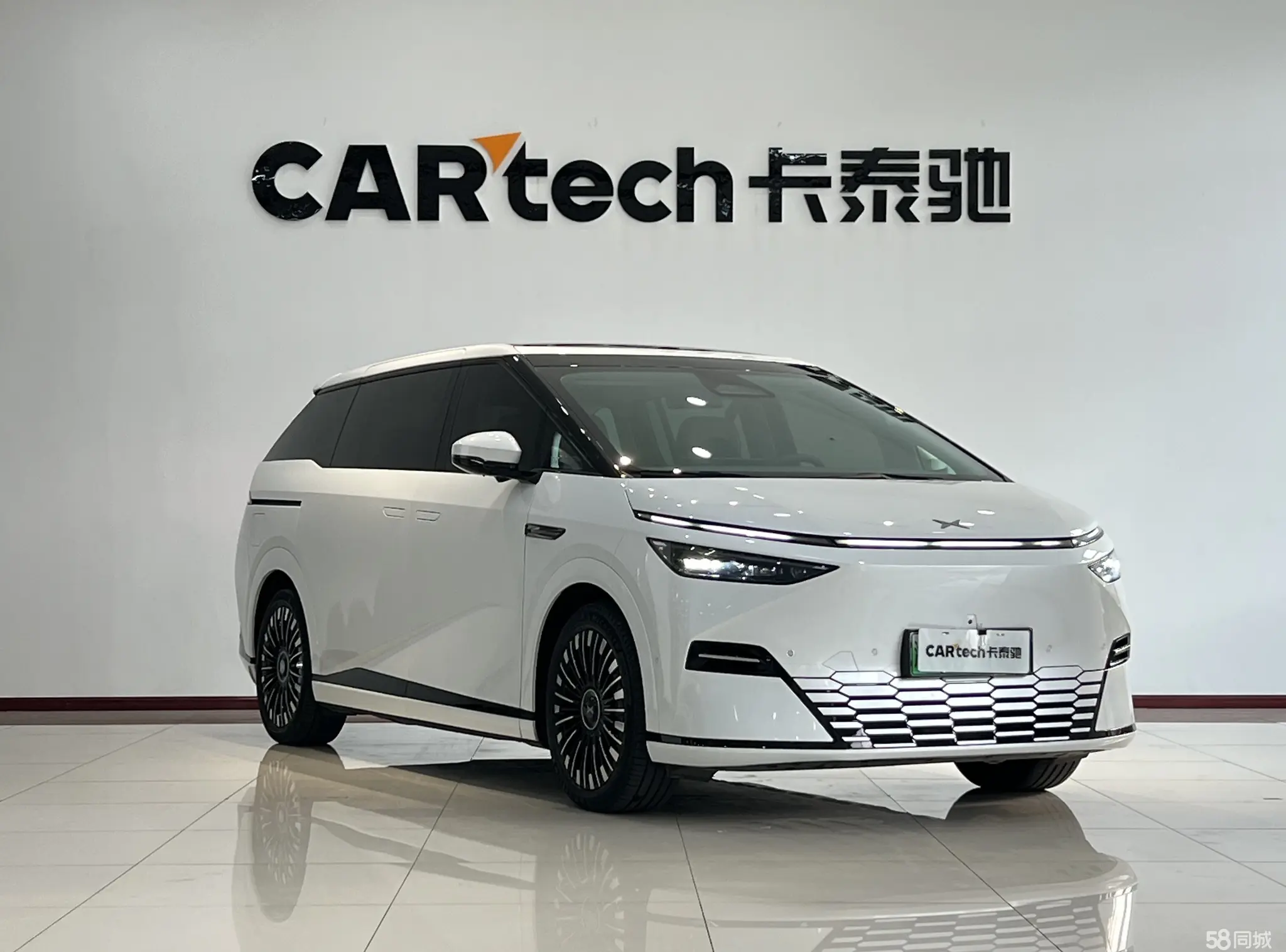 Xpeng X9 2025 car image #3