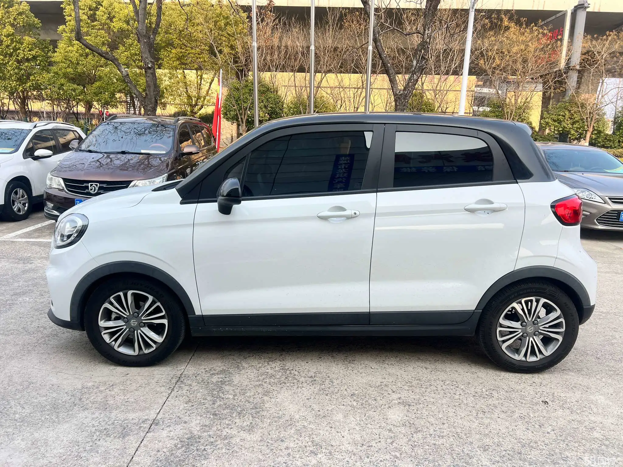 零跑汽车 零跑T03 2021 汽车图片 #3