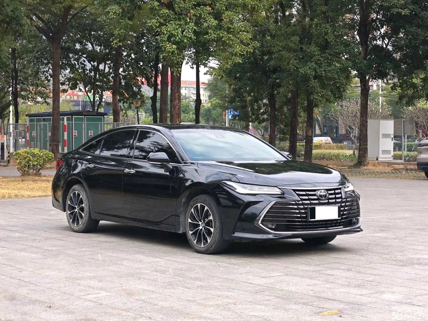 Toyota Avalon 2022 car image #3